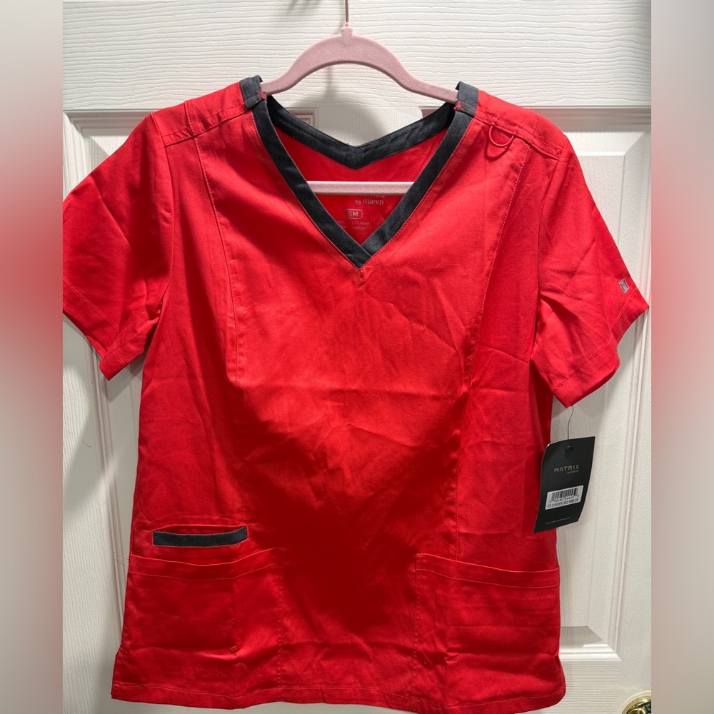 Matrix by Maevn Women’s Scrub Top Red Black V-Neck Size Small NWT - Picture 2 of 10